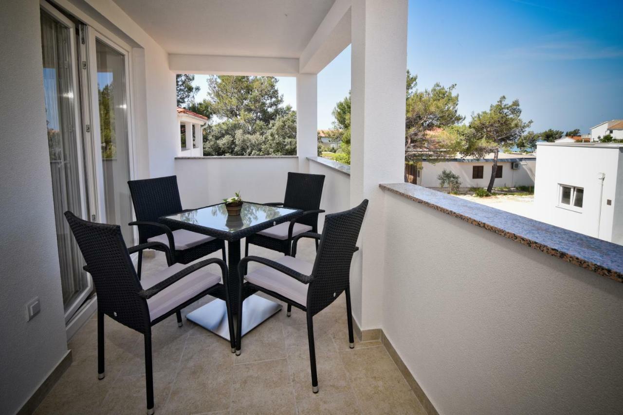 Apartments Mica Vrsi Luaran gambar