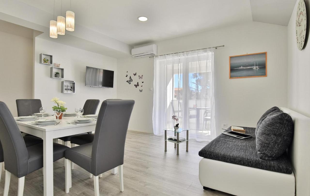 Apartments Mica Vrsi Luaran gambar