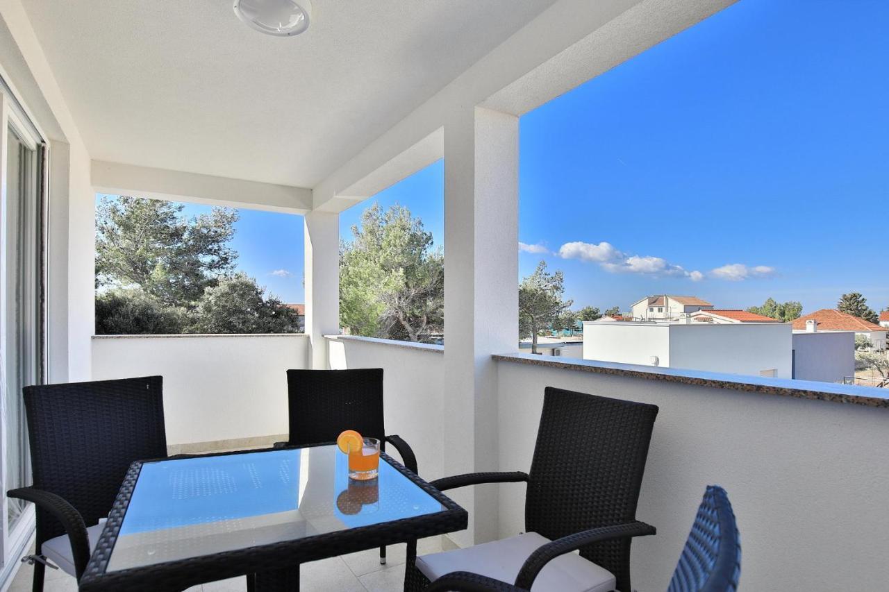 Apartments Mica Vrsi Luaran gambar